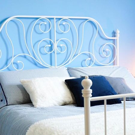 Villa Aurelia - Seafront Apartment With Terrace Куарту-Сант'Елена Екстер'єр фото