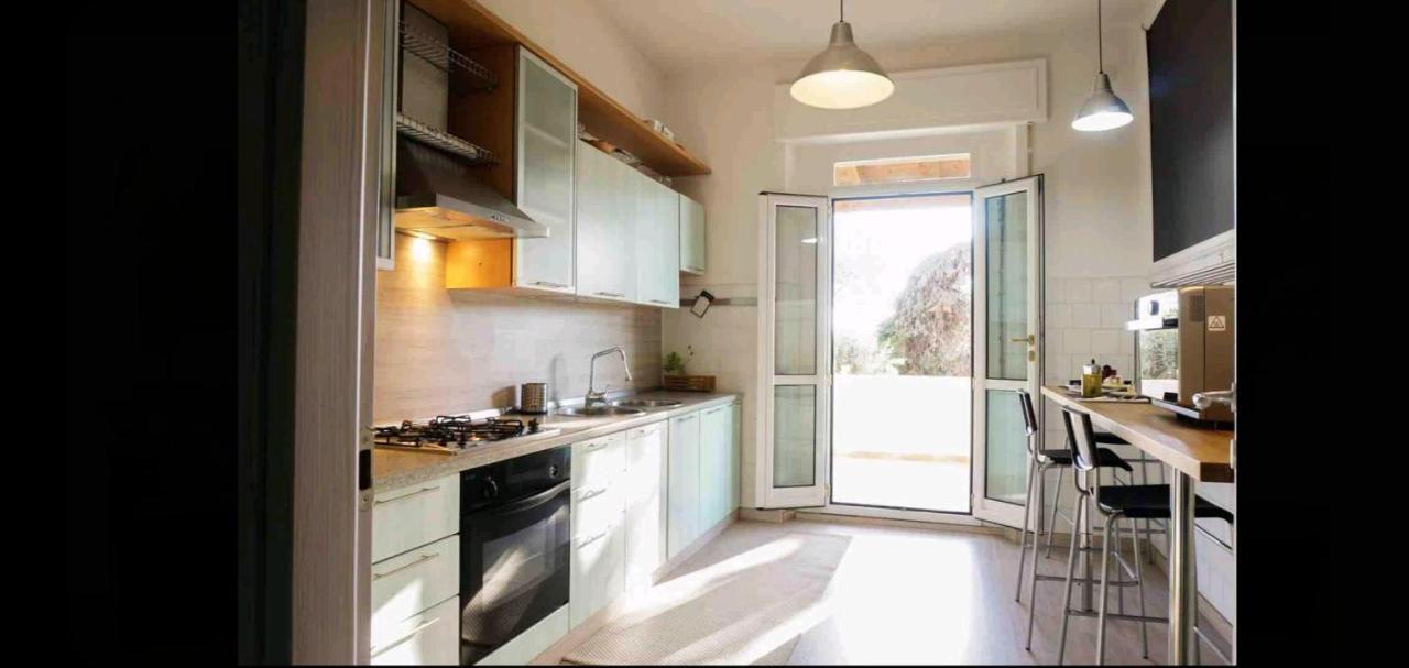 Villa Aurelia - Seafront Apartment With Terrace Куарту-Сант'Елена Екстер'єр фото