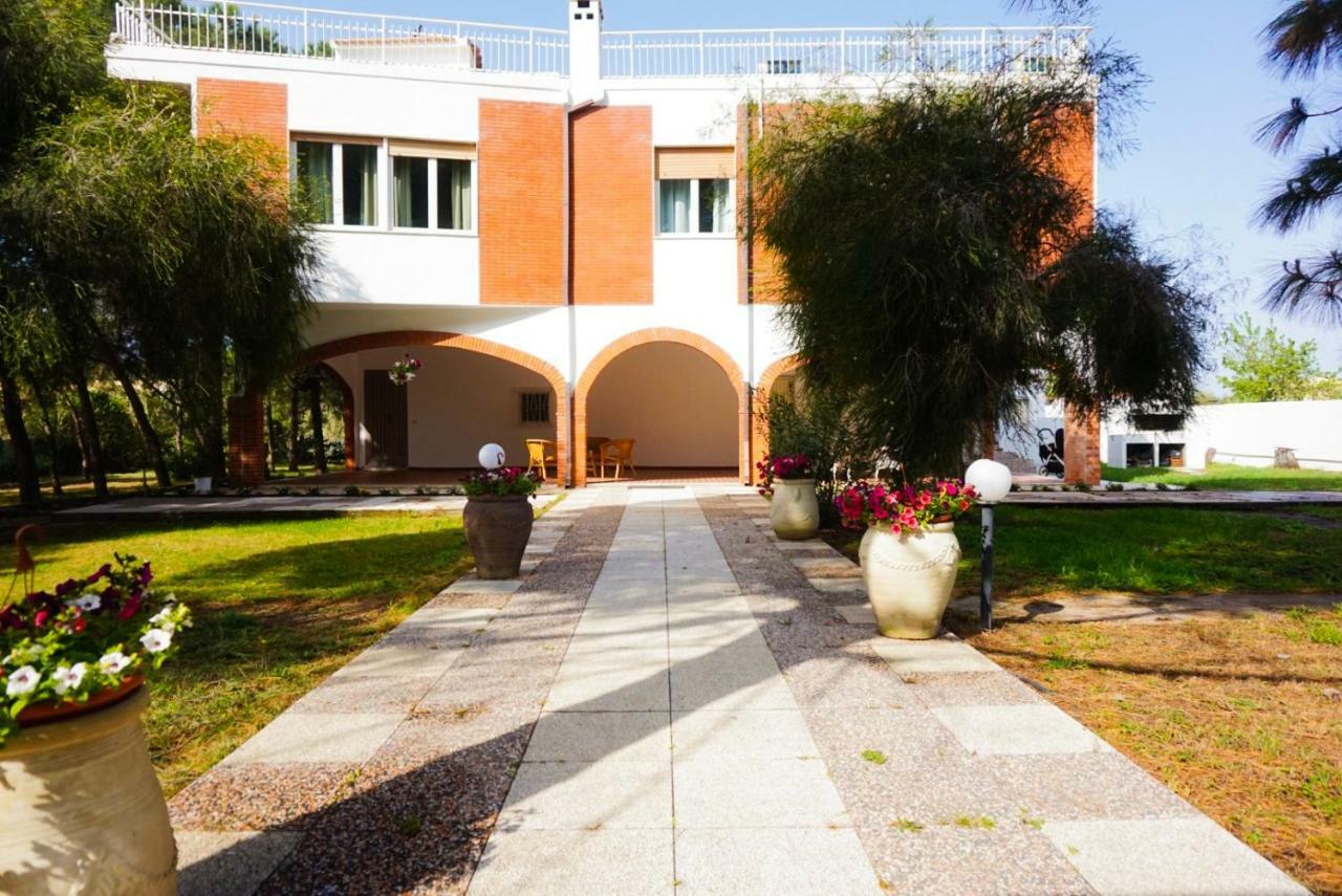 Villa Aurelia - Seafront Apartment With Terrace Куарту-Сант'Елена Екстер'єр фото