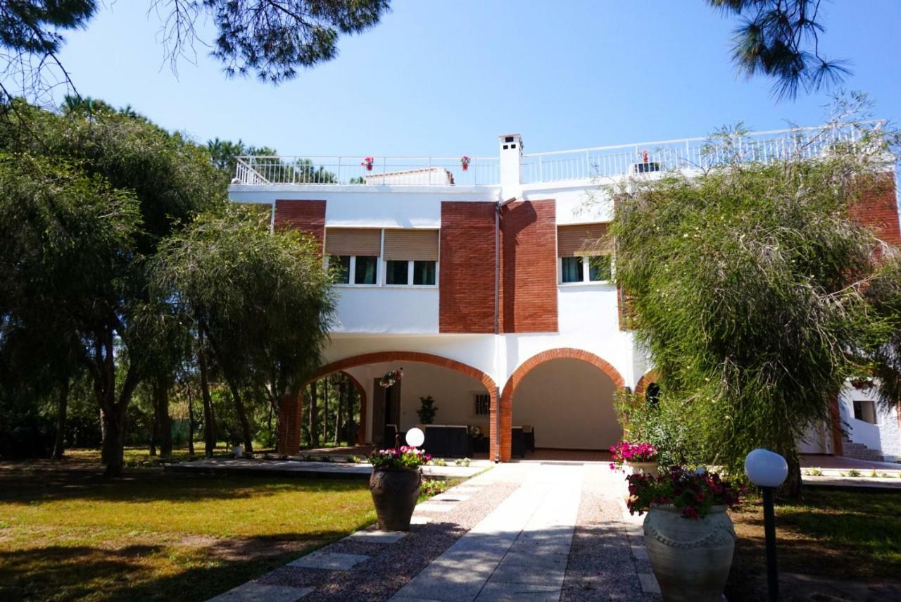 Villa Aurelia - Seafront Apartment With Terrace Куарту-Сант'Елена Екстер'єр фото