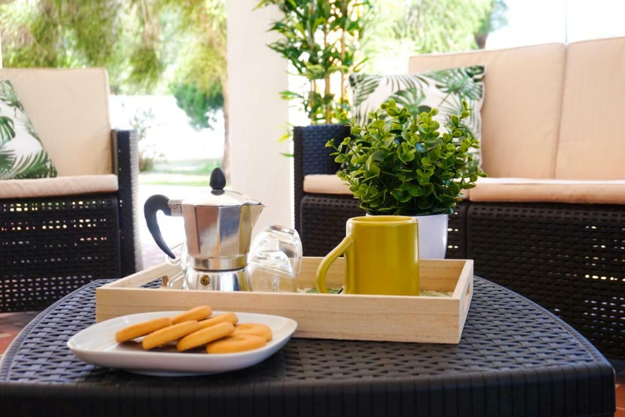 Villa Aurelia - Seafront Apartment With Terrace Куарту-Сант'Елена Екстер'єр фото