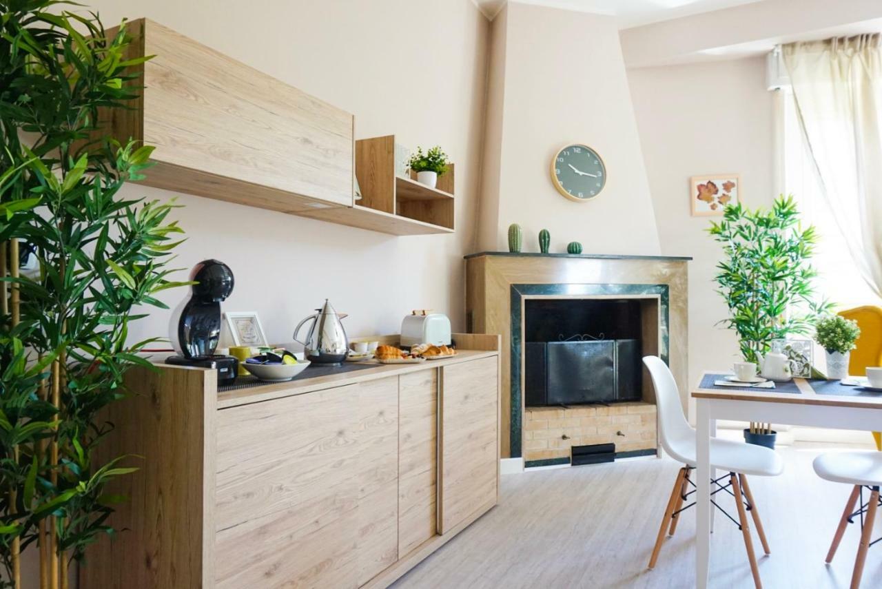 Villa Aurelia - Seafront Apartment With Terrace Куарту-Сант'Елена Екстер'єр фото